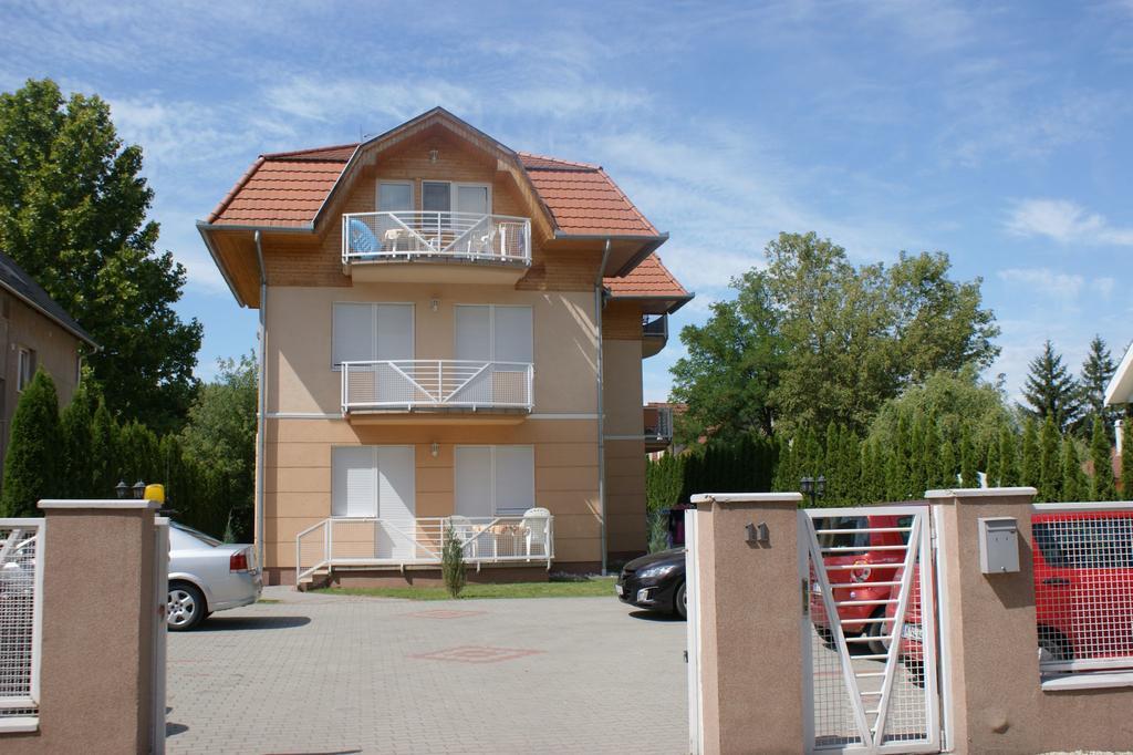 Arnyas Apartmanhaz Balatonlelle Dış mekan fotoğraf